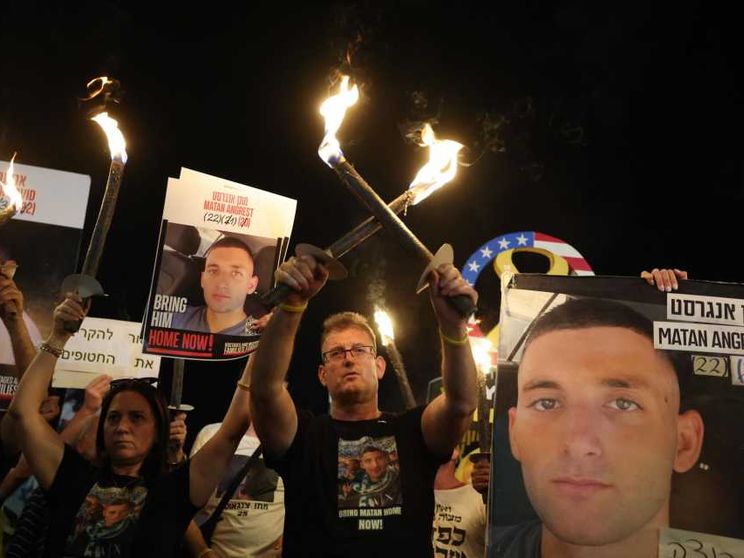 In piazza coi familiari degli ostaggi. Ma la mobilitazione si è indebolita