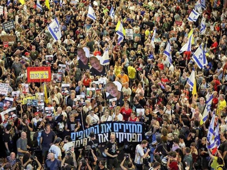 I riservisti hanno "occupato" Tel Aviv. E la folla si schiera con l'esercito