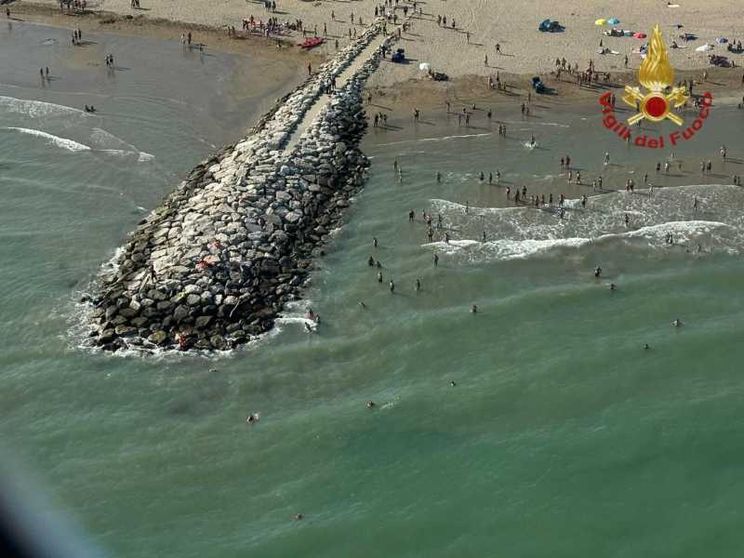 Trovato senza vita il bimbo scomparso in mare