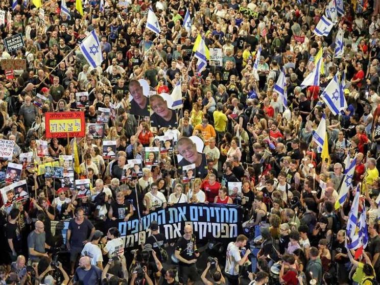 I riservisti hanno "occupato" Tel Aviv. E la folla si schiera con l'esercito