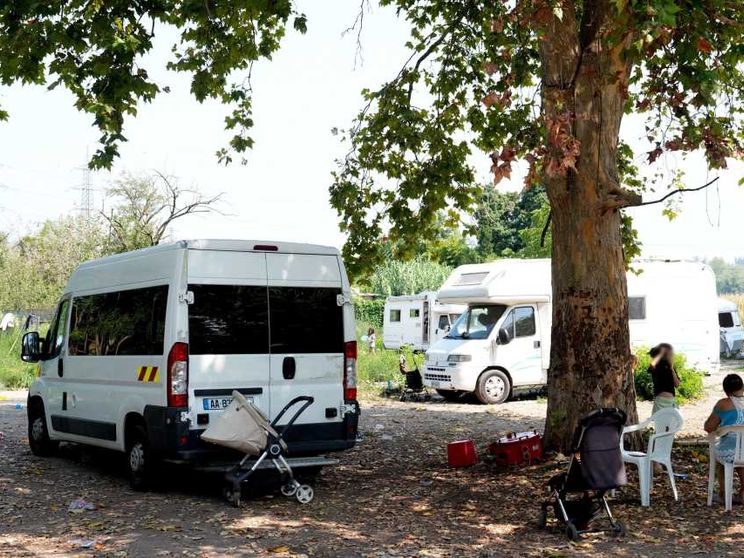 Il caso dei campi rom: quali sono i numeri e i progetti che dividono i politici