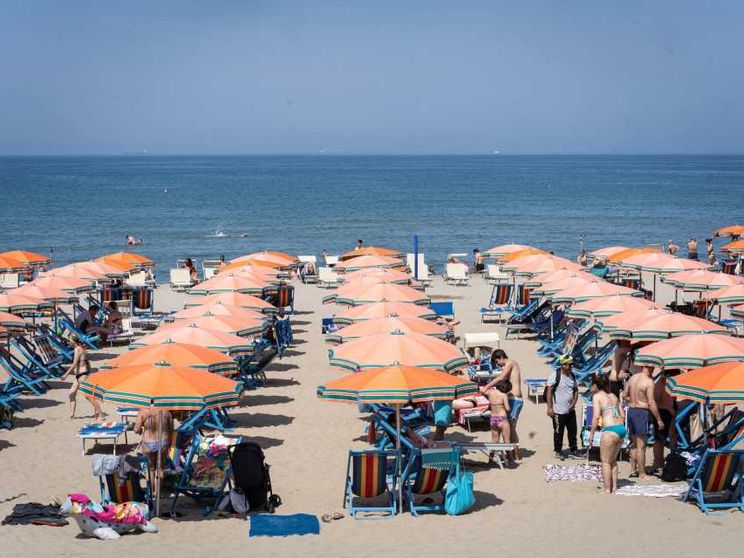 Lo scontro balneare sui trend del turismo: la politica e le posizioni in campo