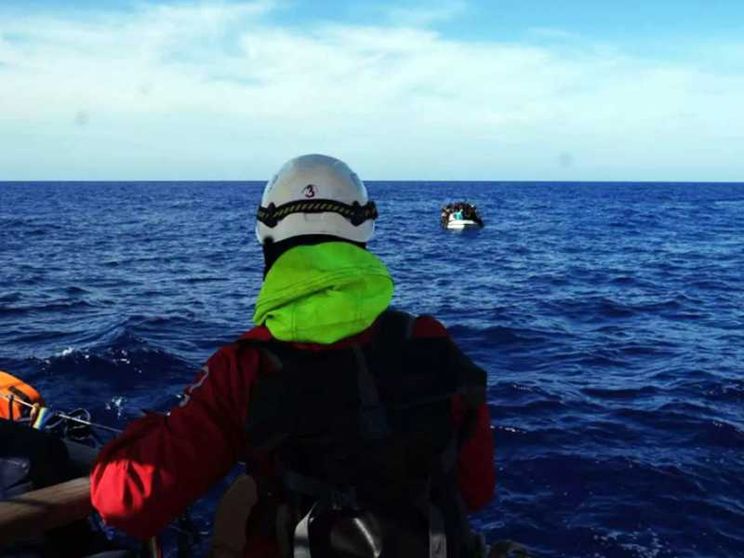Lampedusa, l'ultimo tragico naufragio. «Non si può morire così»