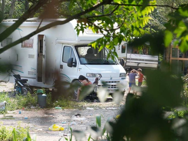 Quel campo era già stato sgomberato. Le famiglie? Invisibili alle reti sociali