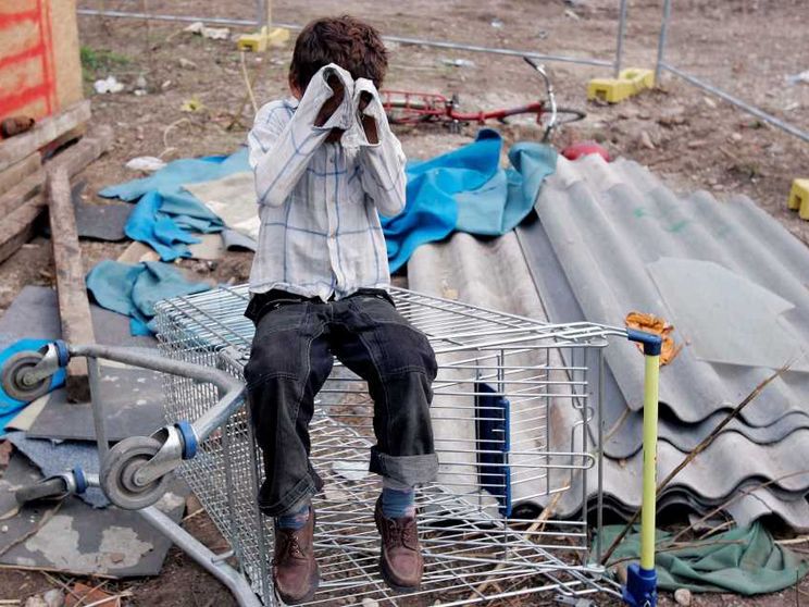 I bimbi nei campi rom non vanno a scuola. E pensare alle ruspe è un errore