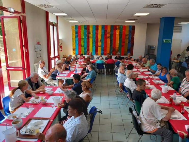 Ferragosto accende la solidarietà: solitudine all’angolo