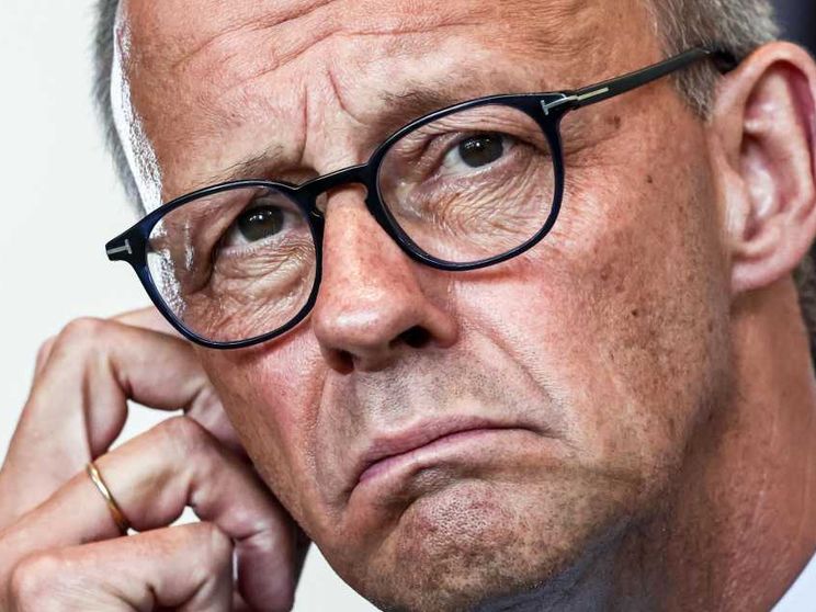 Il sorpasso di Afd, le ambizioni su Kiev: i 100 giorni a due facce di Merz