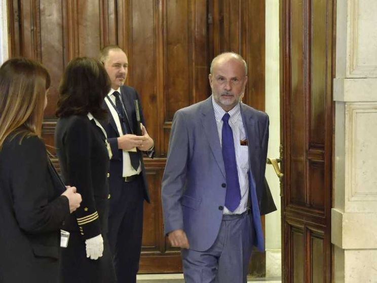 La marcia indietro del ministro Schillaci sui vaccini: stop al Gruppo tecnico