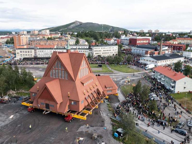 La chiesa “storica” a rischio crollo spostata sulla strada per 5 chilometri