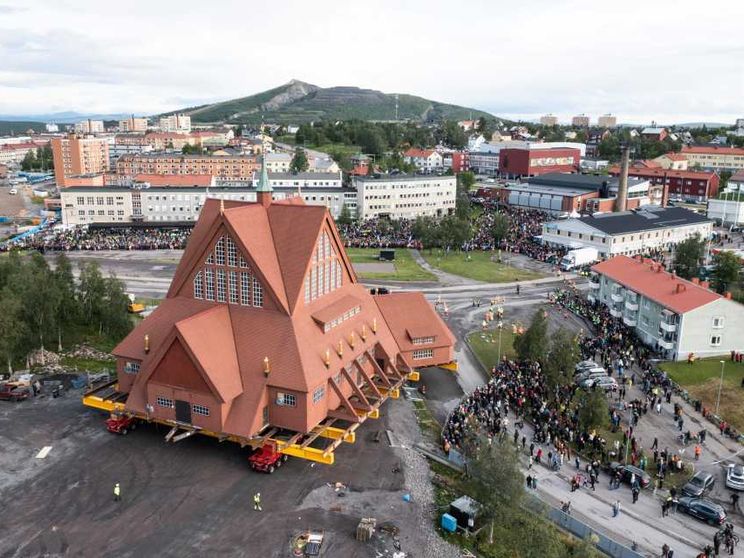 La chiesa “storica” a rischio crollo spostata sulla strada per 5 chilometri