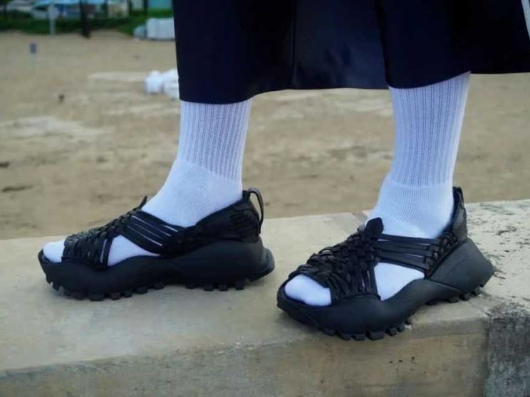 I brand ora “rubano” i capi tradizionali. E le comunità locali si infuriano