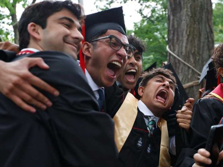 Gli Stati Uniti stanno chiudendo sempre di più le porte a studenti e rifugiati