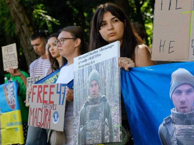 Prigionieri e bambini, non armi e territori. La via della diplomazia umanitaria