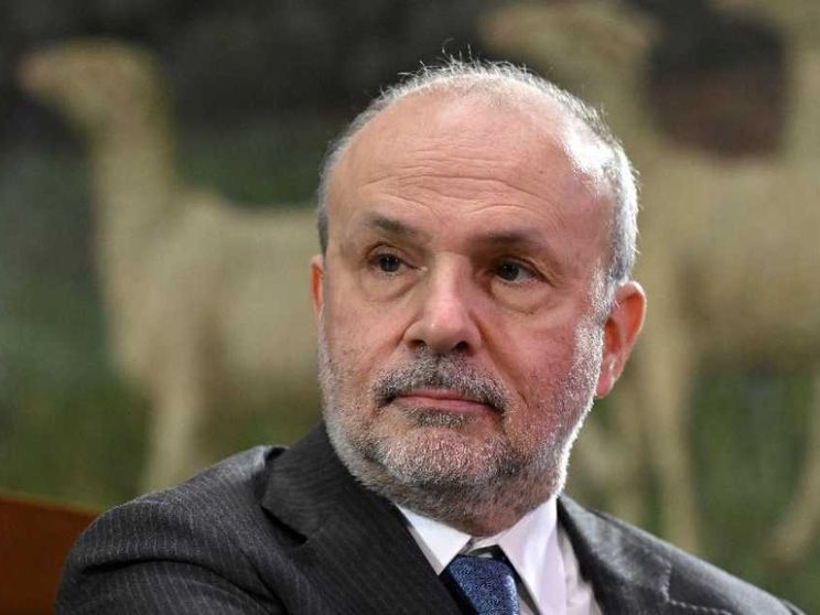 Cosa succede col ministro della Salute Schillaci dopo il pasticcio dei vaccini