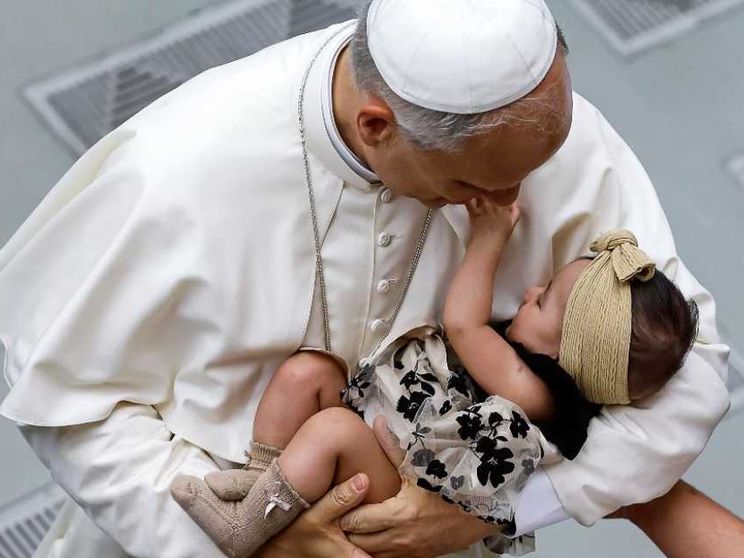 Il Papa al Meeting: troppo dolore innocente, dalle macerie nasca la pace