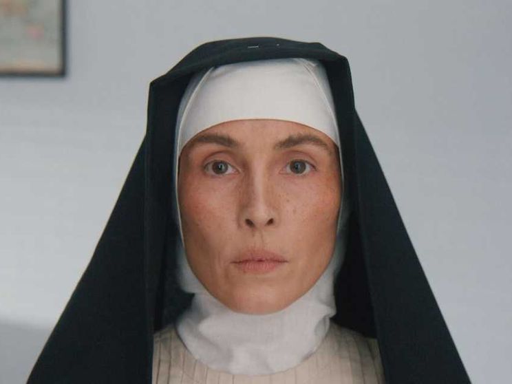 “Mother”, i dilemmi della giovane Madre Teresa tra intuizioni e scivoloni