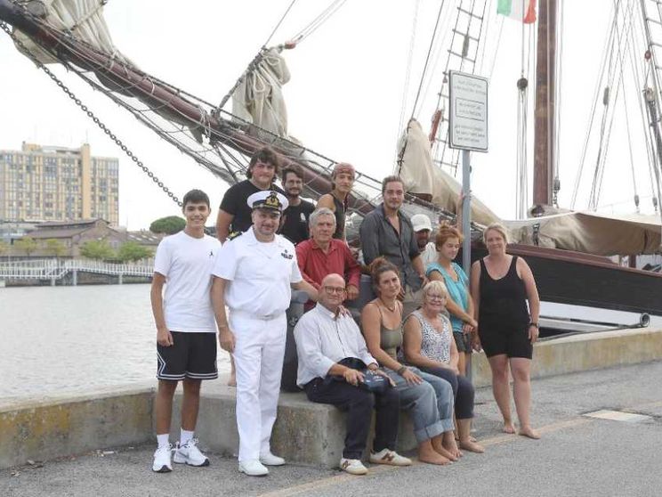 Approdano a Ravenna i giovani della Bel Espoir, la nave della pace