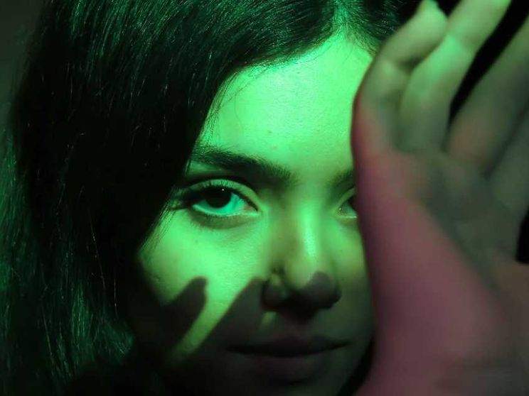 Foto e commenti sui bambini: su Telegram c'è un gruppo che non viene chiuso