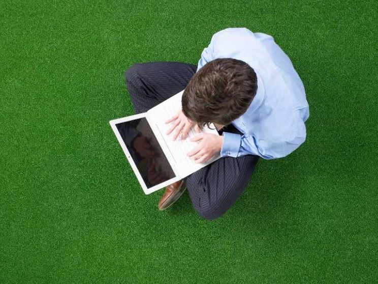 Anche nell'era dei social si può essere veri uomini, seppellendo antiche verità