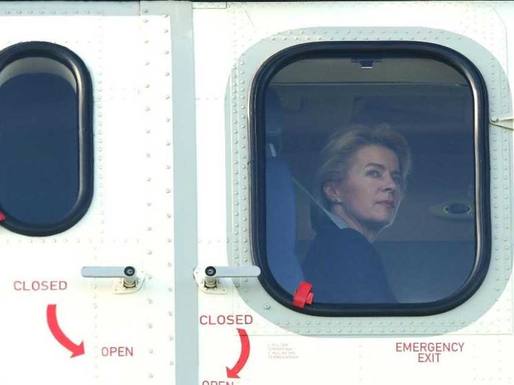 Attacco informatico russo all'aereo di Von der Leyen, Mosca nega