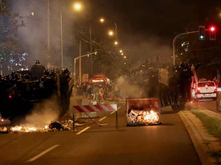 Un rischio (e un test) per l'Europa: la crisi a Belgrado