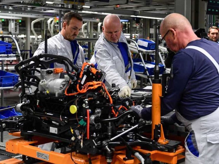 L'auto è in crisi? La Germania senza lavoro scommette sui carri armati