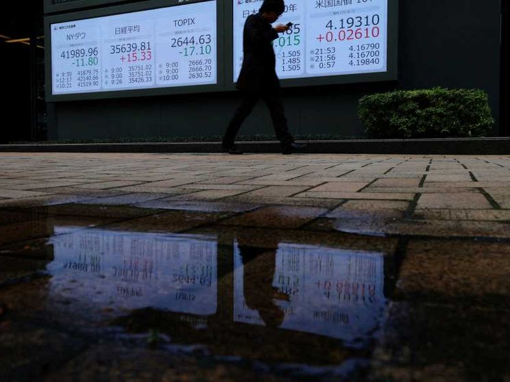 Investitori in fuga dai debiti globali: la tempesta tra incertezza e deficit