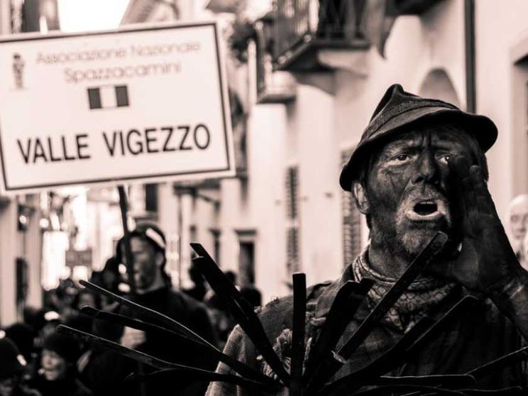 Spazzacamini di tutto il mondo unitevi. Il raduno in Val Vigezzo