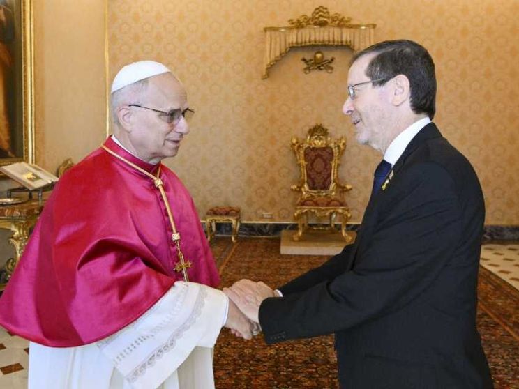 Il Papa al presidente d'Israele: «Negoziati subito e soluzione dei due Stati»