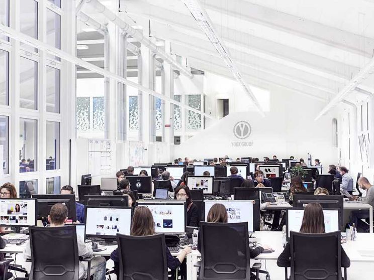 La parabola discendente di Yoox, da “unicorno” ai licenziamenti