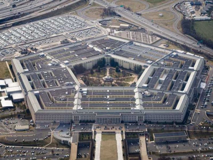 Trump vuole il Nobel per la Pace. Ma vara il ministero della Guerra