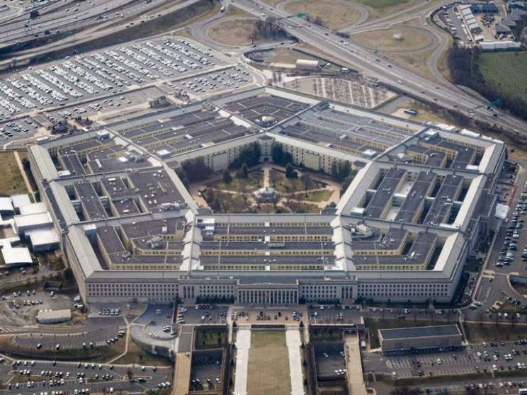 Trump vuole il Nobel per la Pace. Ma vara il ministero della Guerra