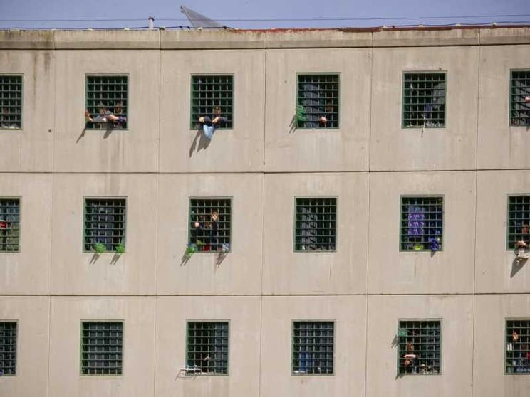 Suicida in cella una 26enne, la terza in pochi giorni. Le parole del vescovo