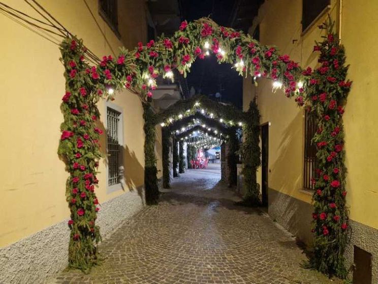 Monte Isola si ammanta di fiori per celebrare la Santa Croce