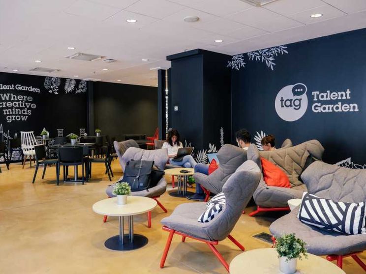 Otto corsi per formare professionisti nell'intelligenza artificiale