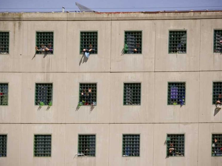 Suicida in cella una 26enne, la terza in pochi giorni. Le parole del vescovo