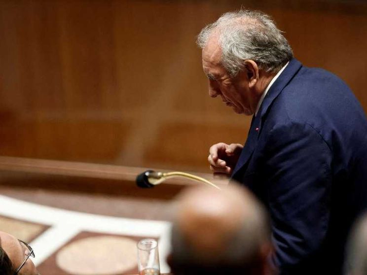 Tutti o quasi contro Bayrou: la Francia è di nuovo in piena crisi di governo