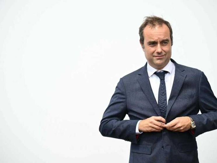 Macron ha già deciso: tocca a Lecornu tenere insieme i pezzi della Francia