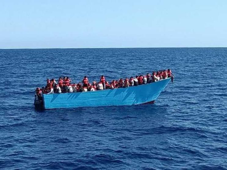 Morti o intossicati da idrocarburi: come arrivano i migranti a Lampedusa