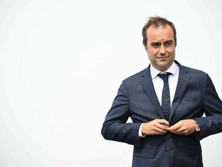 Macron ha già deciso: tocca a Lecornu tenere insieme i pezzi della Francia