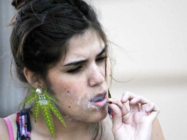 Aborti e infertilità: il prezzo più alto della cannabis lo pagano le donne