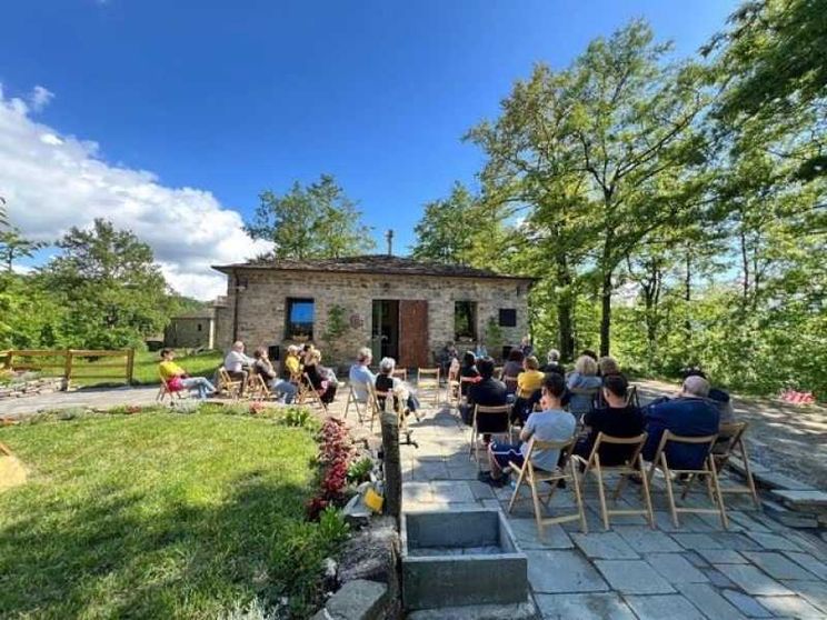Viaggio a Case Sottane, il paese abbandonato che accoglie i più fragili