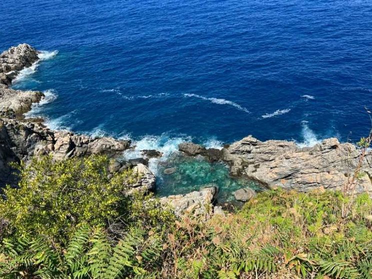 Fra gli scogli di Rovaglioso c'è un mare da riscattare