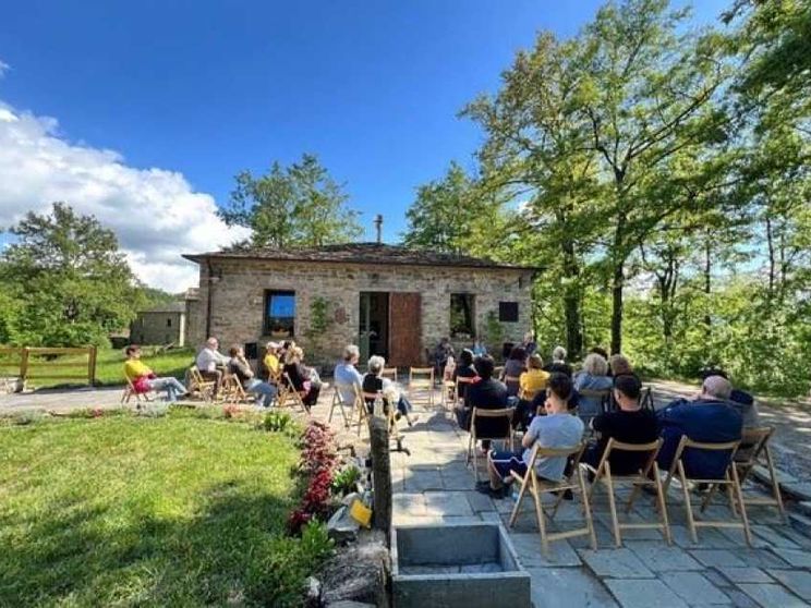 Viaggio a Case Sottane, il paese abbandonato che accoglie i più fragili