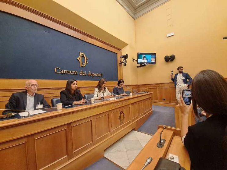 La Nobel Narges Mohammadi: «L'Iran è cambiato. Ora un libero referendum»