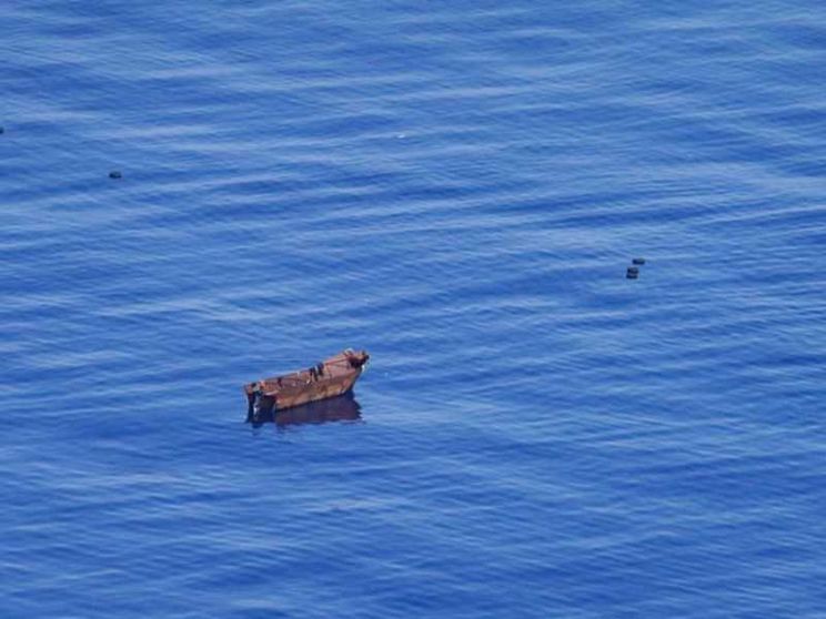 Naufragio al largo di Lampedusa, una donna morta e una dispersa