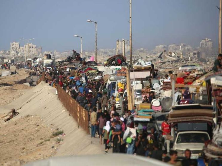 Quel popolo di profughi in colonna verso il nulla