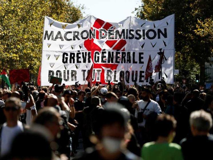 La rabbia di Francia: centinaia di migliaia di persone sono scese in piazza