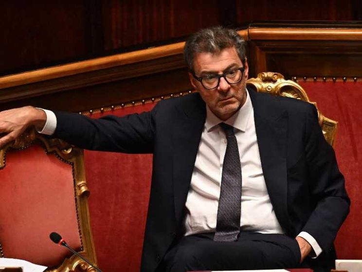 Italia promossa da Fitch. «Siamo sulla strada giusta»