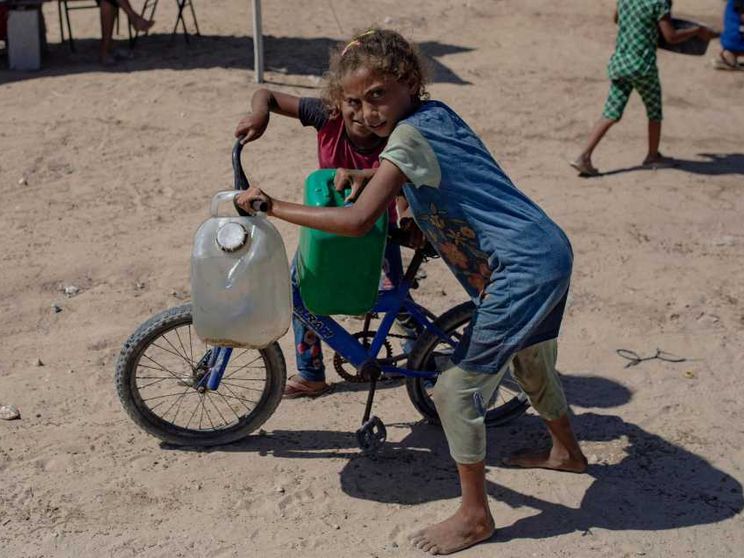 L'acqua è l'ultima arma usata contro la popolazione. «È poca e costa tanto»